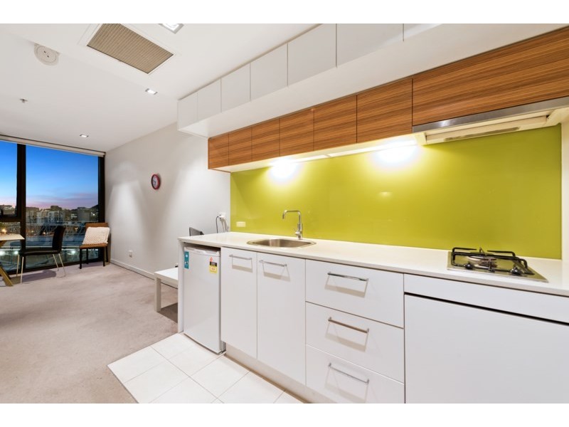 2410/100 HARBOUR Esplanade, Docklands VIC 3008