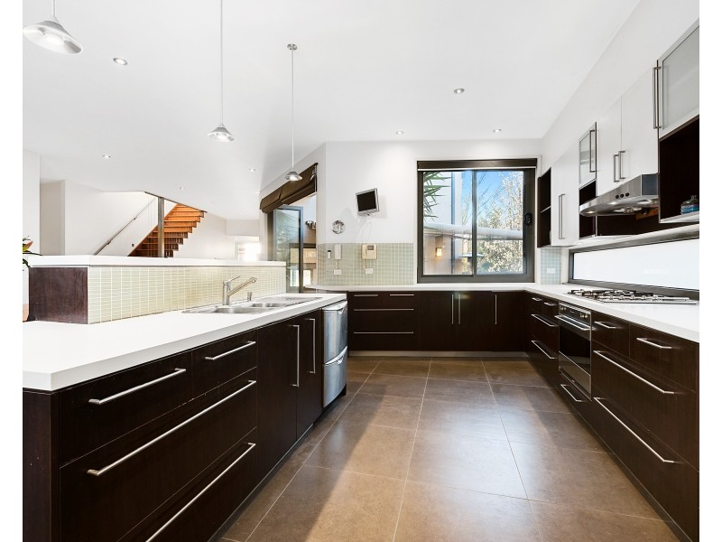 9 PINEHURST Place, Chirnside Park VIC 3116