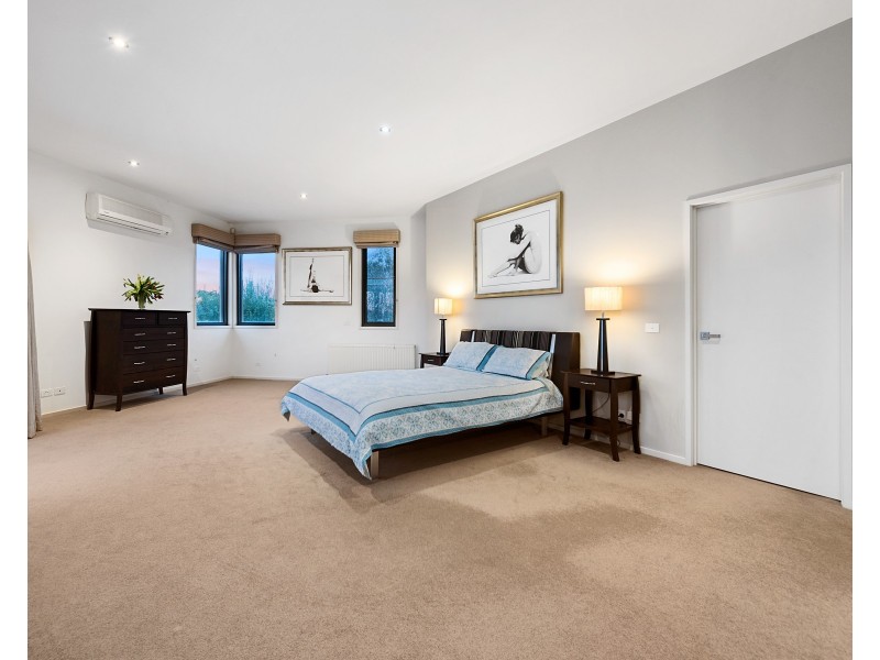 9 PINEHURST Place, Chirnside Park VIC 3116