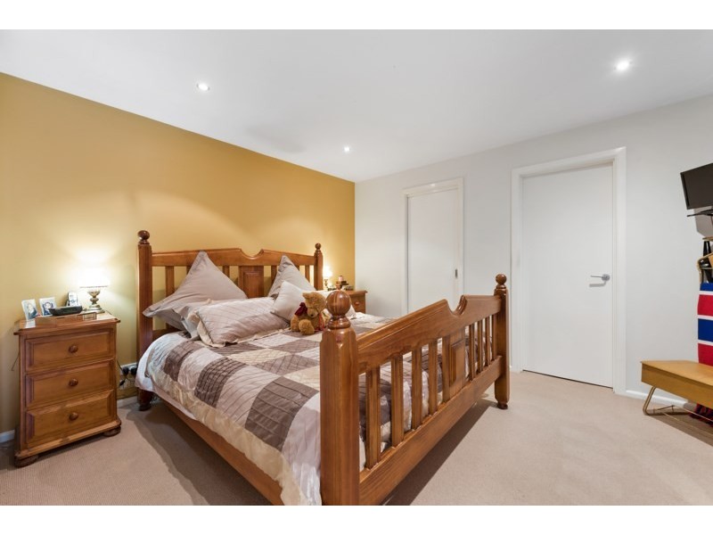 12 THE DELL, Croydon North VIC 3136