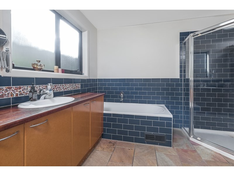 12 THE DELL, Croydon North VIC 3136