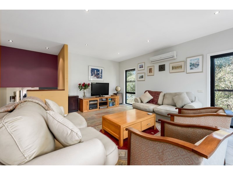 12 THE DELL, Croydon North VIC 3136