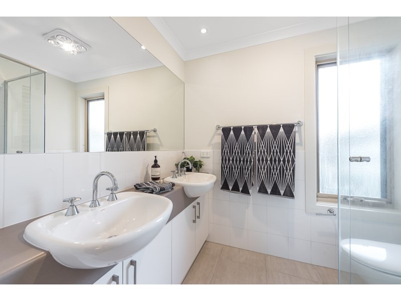1/4 HAIG Street, Croydon VIC 3136