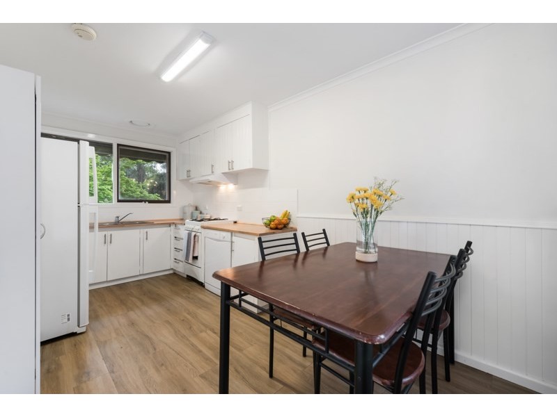 8 ASH Grove, Montrose VIC 3765