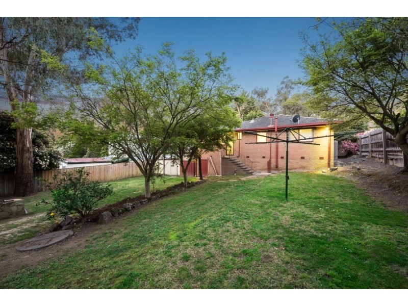 8 ASH Grove, Montrose VIC 3765