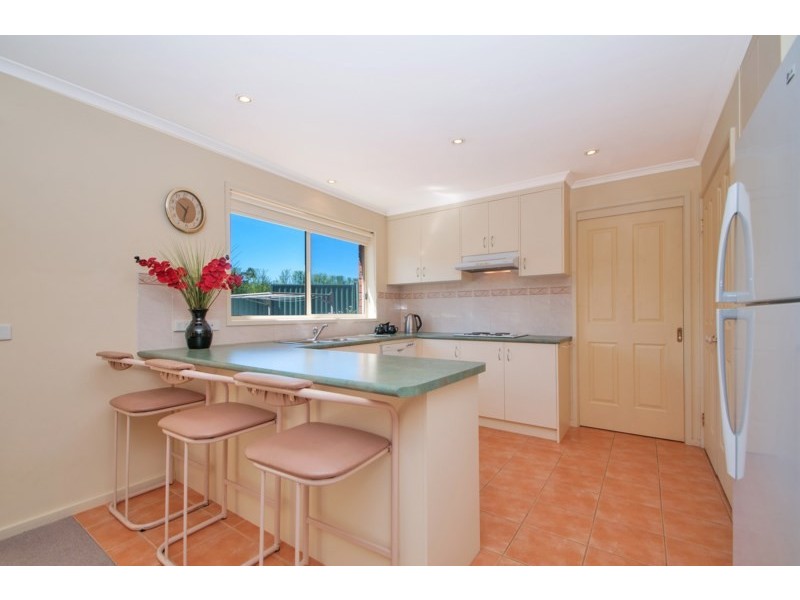 6 FARADAY Road, Croydon South VIC 3136