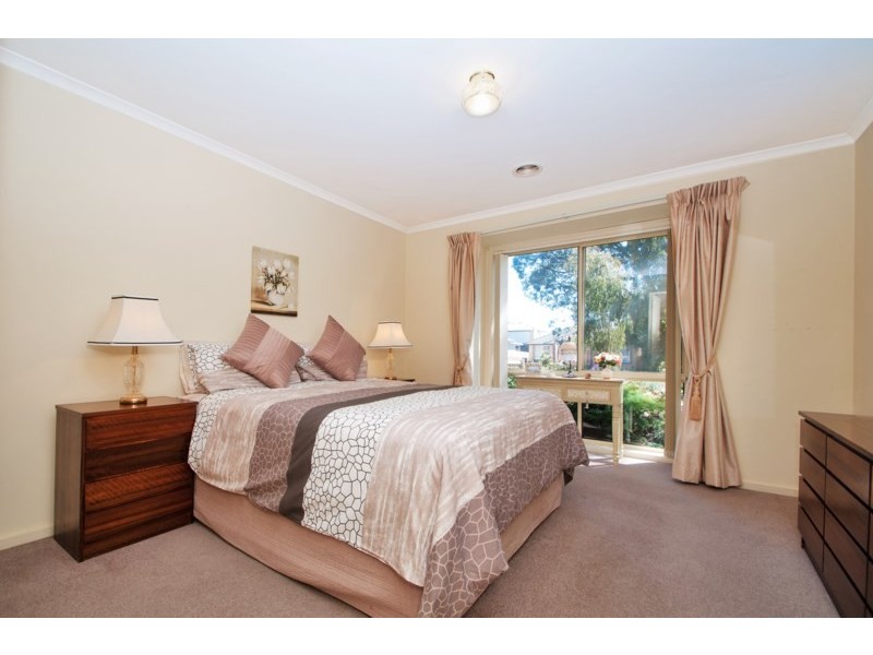 6 FARADAY Road, Croydon South VIC 3136