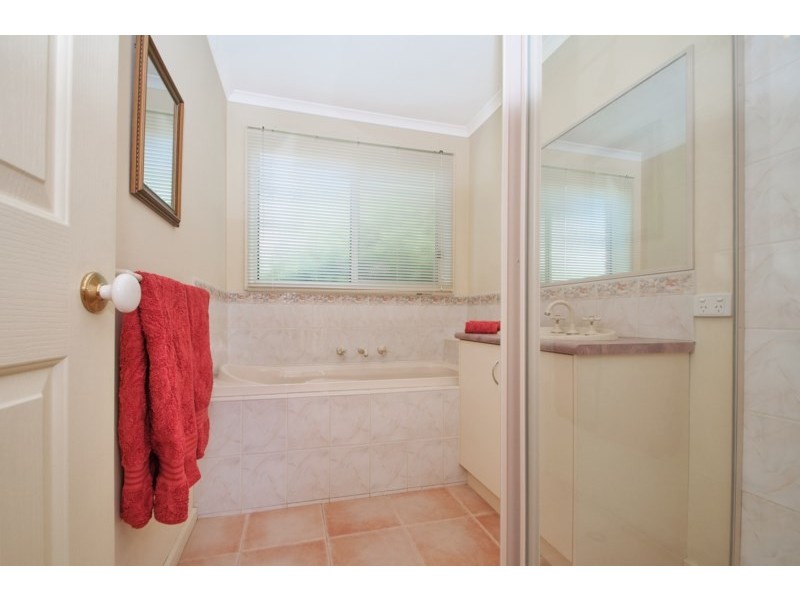 6 FARADAY Road, Croydon South VIC 3136