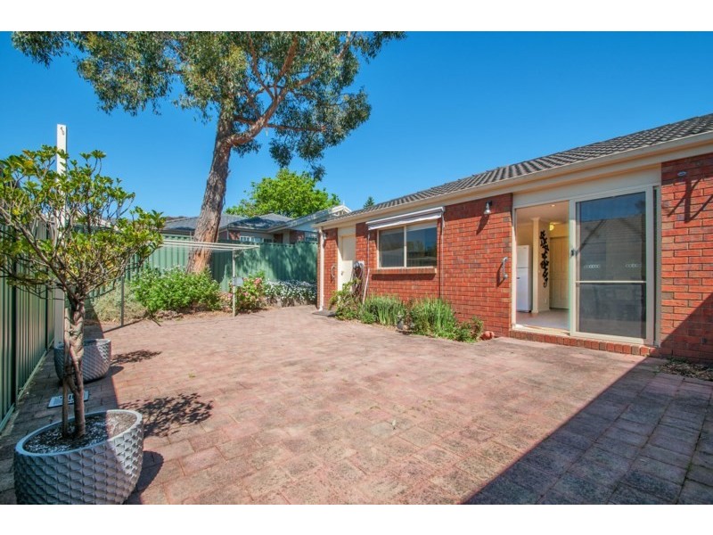 6 FARADAY Road, Croydon South VIC 3136
