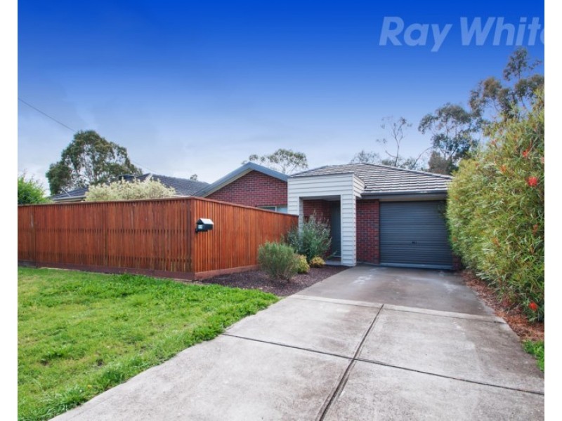 35 BALCOMBE Avenue, Mooroolbark VIC 3138