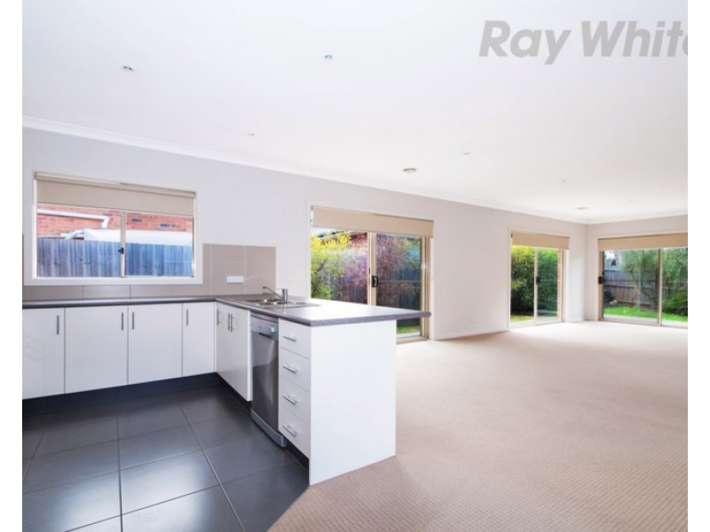 35 BALCOMBE Avenue, Mooroolbark VIC 3138