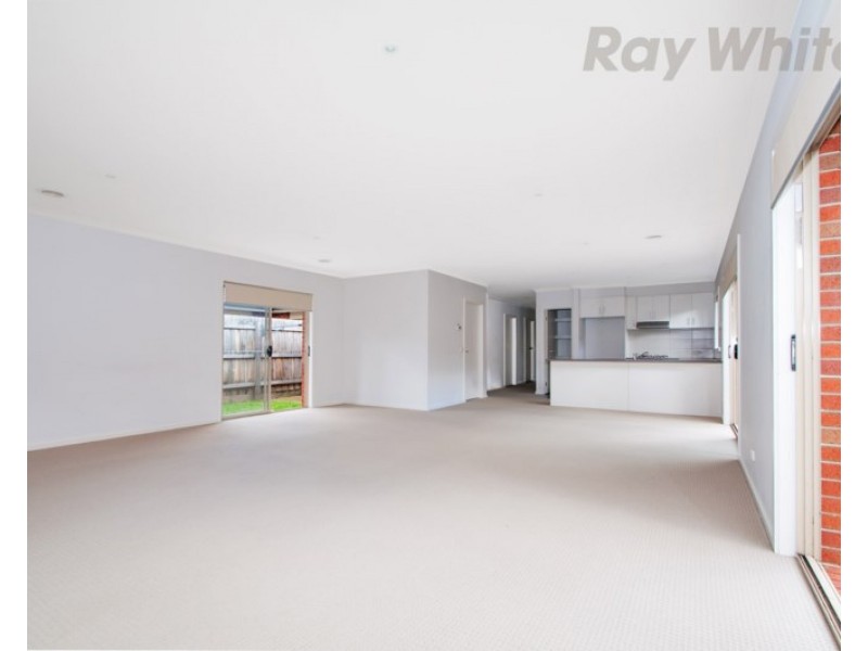 35 BALCOMBE Avenue, Mooroolbark VIC 3138