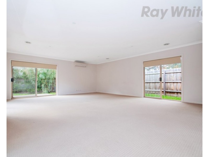 35 BALCOMBE Avenue, Mooroolbark VIC 3138