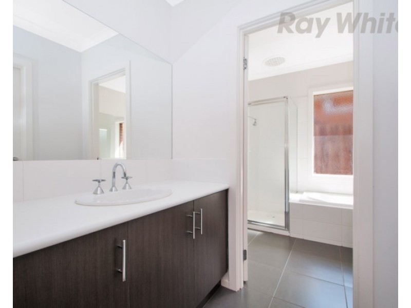 35 BALCOMBE Avenue, Mooroolbark VIC 3138