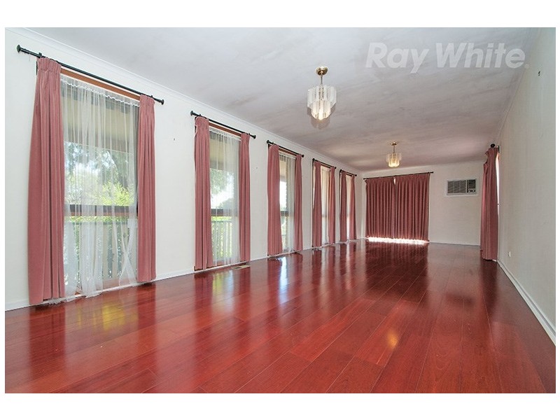 2 DARGO Close, Croydon Hills VIC 3136