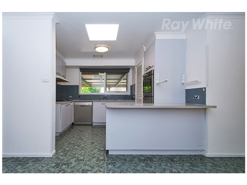 2 DARGO Close, Croydon Hills VIC 3136