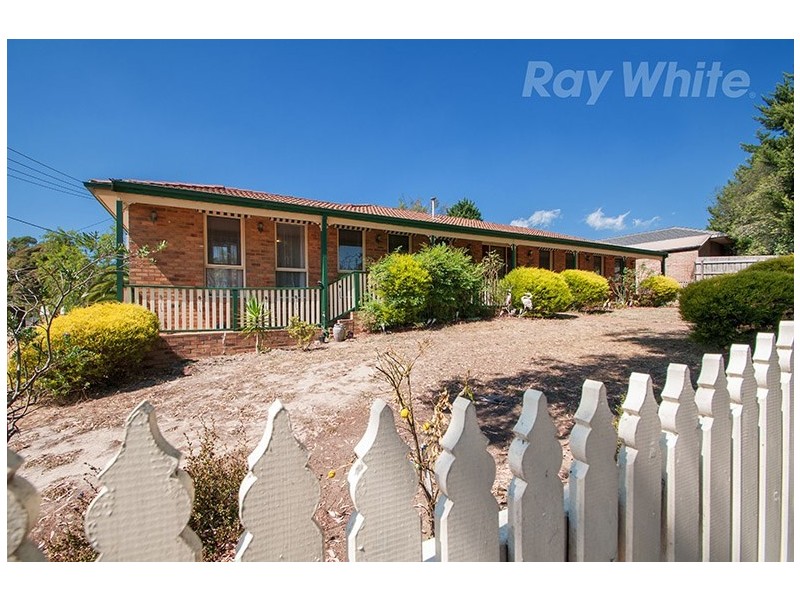 2 DARGO Close, Croydon Hills VIC 3136