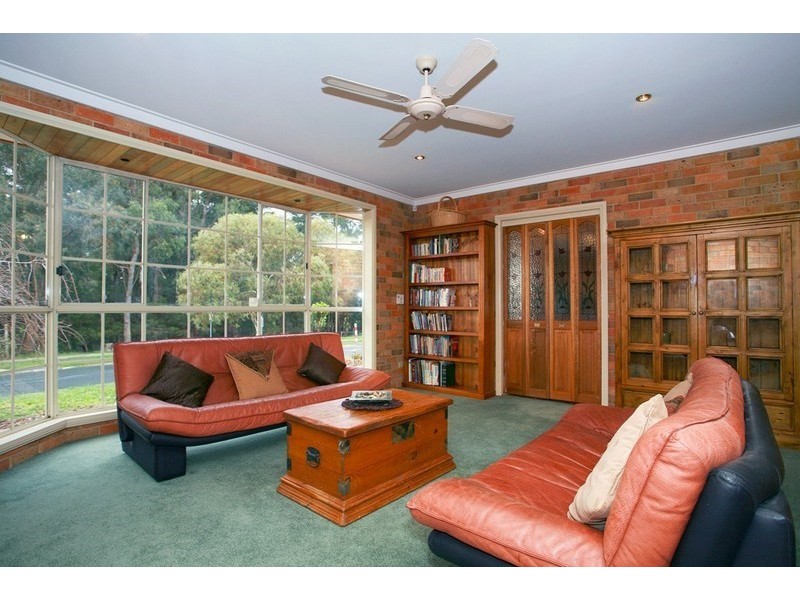 43 SETTLERS HILL Crescent, Croydon Hills VIC 3136