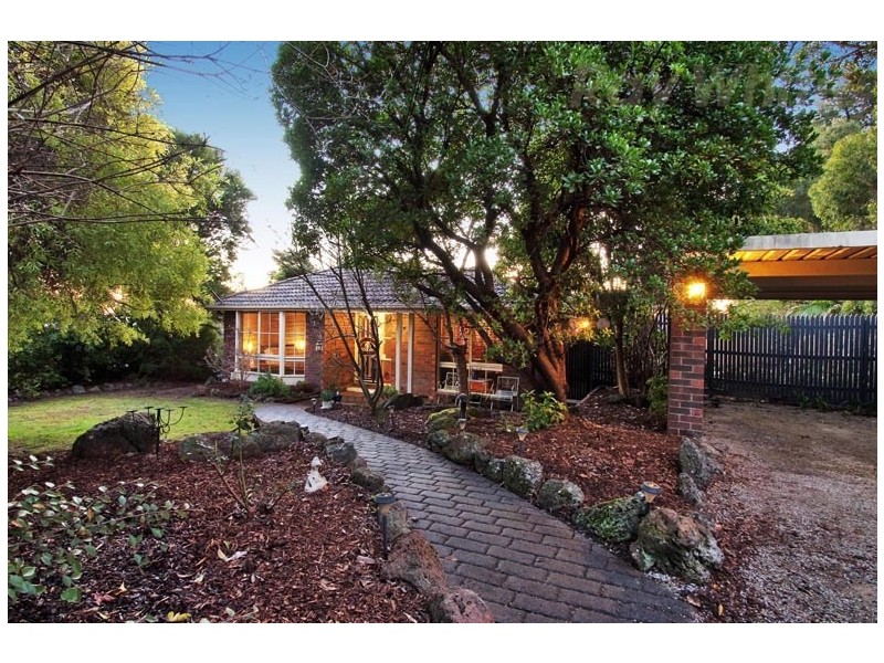 12 WOODLAND Avenue, Croydon VIC 3136