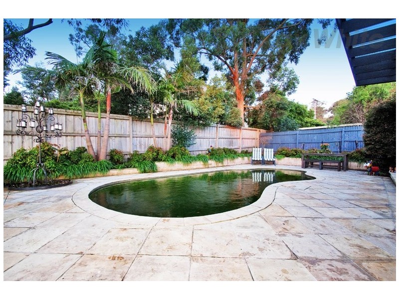12 WOODLAND Avenue, Croydon VIC 3136