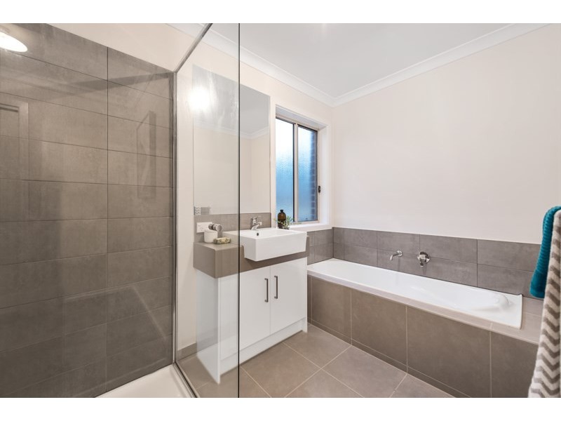 8A FIELD Street, Croydon VIC 3136
