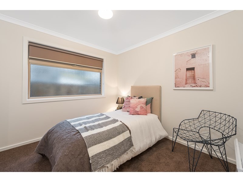 8A FIELD Street, Croydon VIC 3136