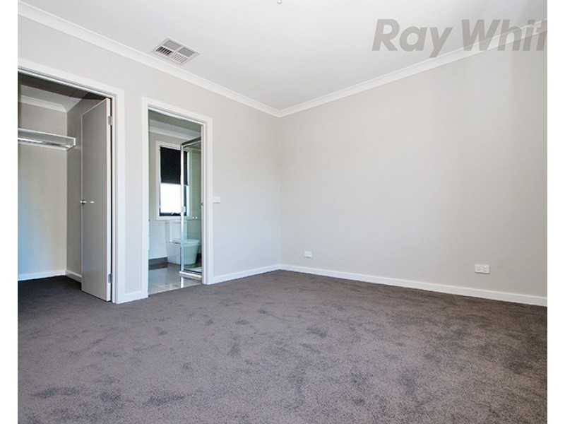 3/29 BINBROOK Drive, Croydon VIC 3136