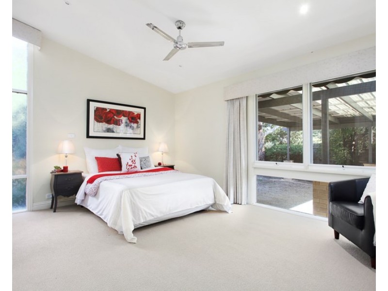 1/4 ALAMEIN Avenue, Kilsyth VIC 3137