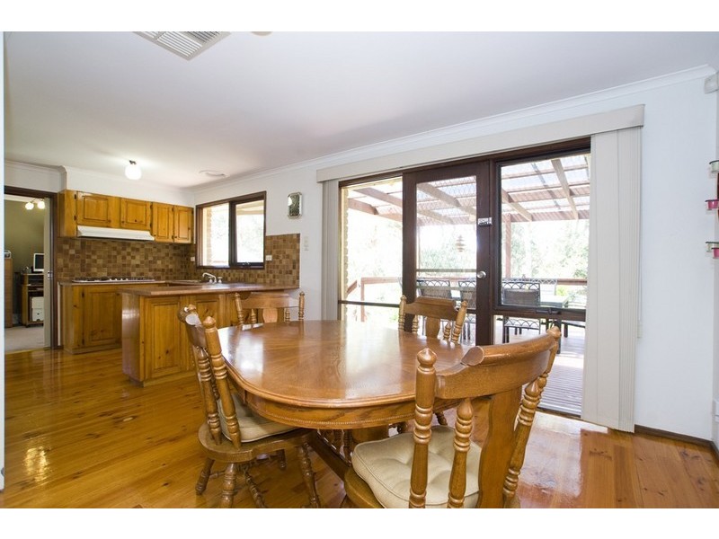 26 CROSSMAN Drive, Croydon Hills VIC 3136