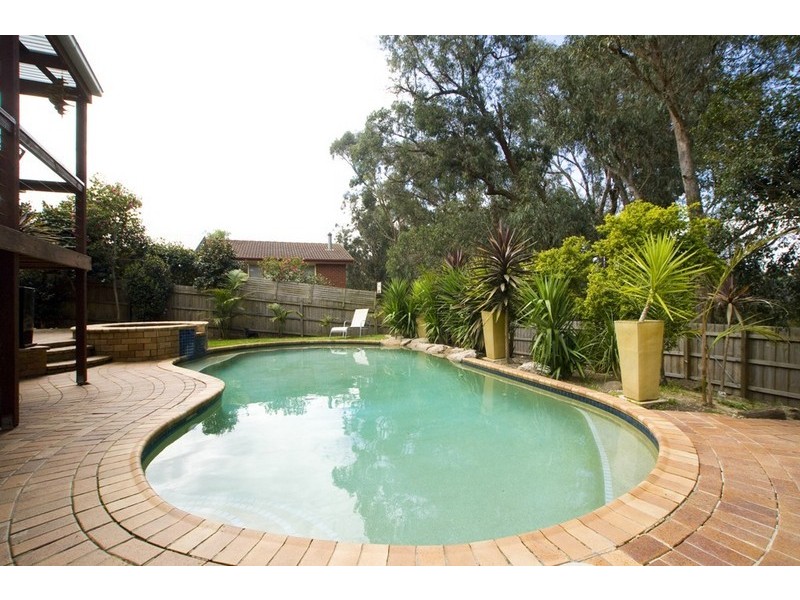 26 CROSSMAN Drive, Croydon Hills VIC 3136