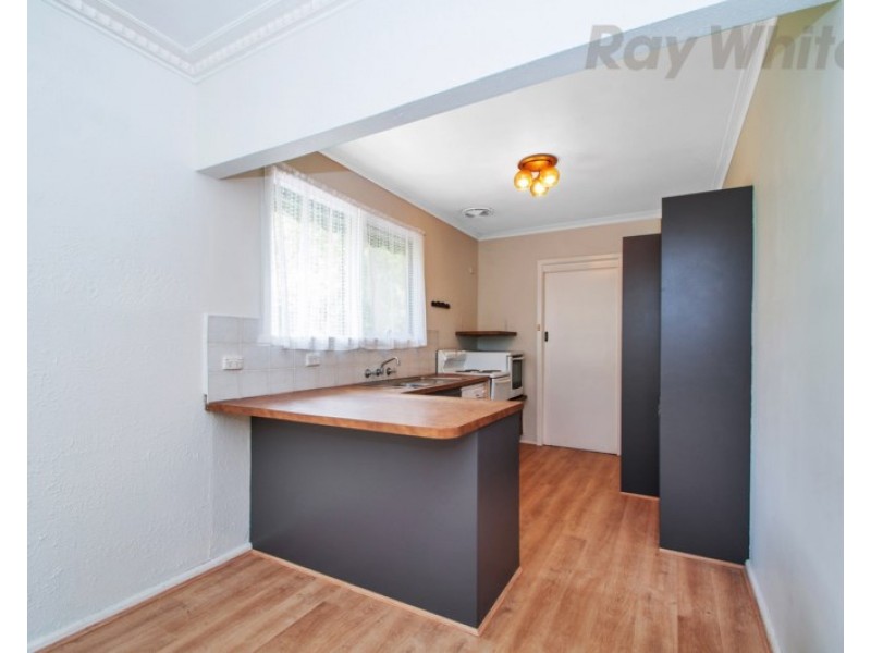 27 PATRICK Avenue, Croydon North VIC 3136