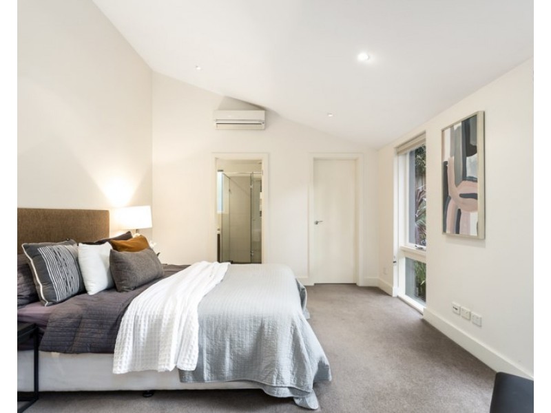 4 KARDINIA Crescent, Warranwood VIC 3134