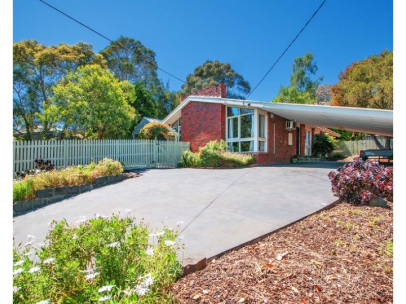 18 BLACKFRIARS Lane, Chirnside Park VIC 3116