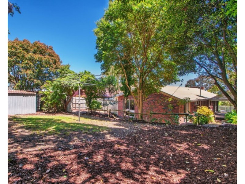 18 BLACKFRIARS Lane, Chirnside Park VIC 3116