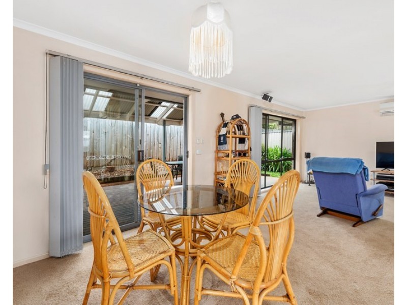 2/24 FARADAY Road, Croydon South VIC 3136