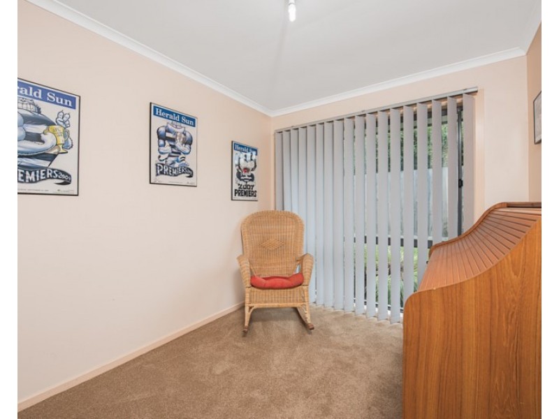 2/24 FARADAY Road, Croydon South VIC 3136