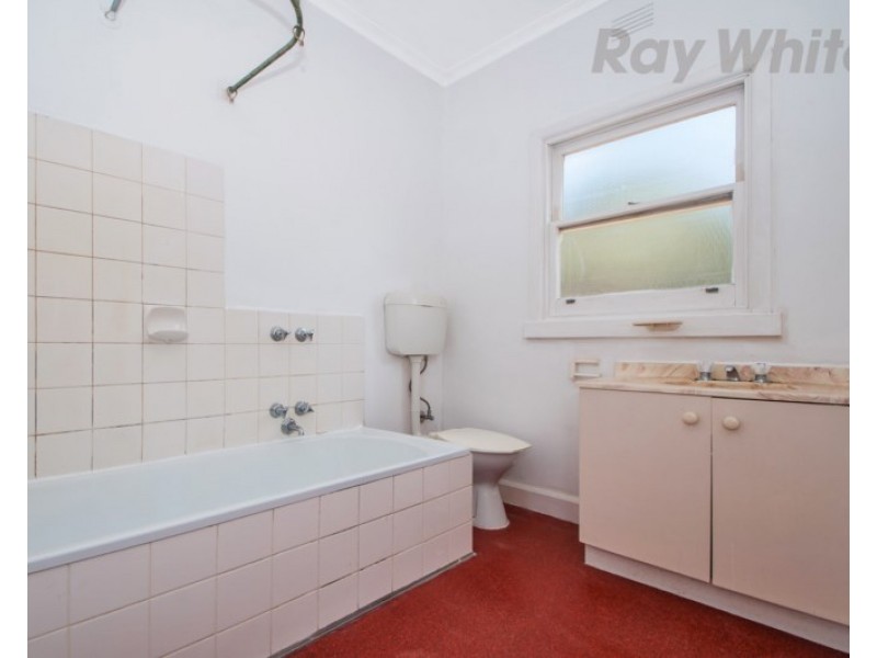 42 Central Avenue, Mooroolbark VIC 3138