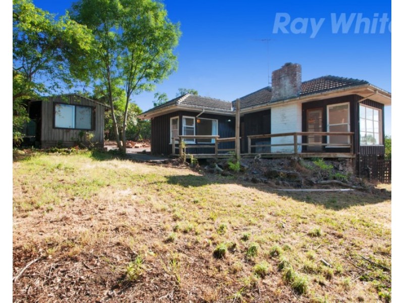 42 Central Avenue, Mooroolbark VIC 3138