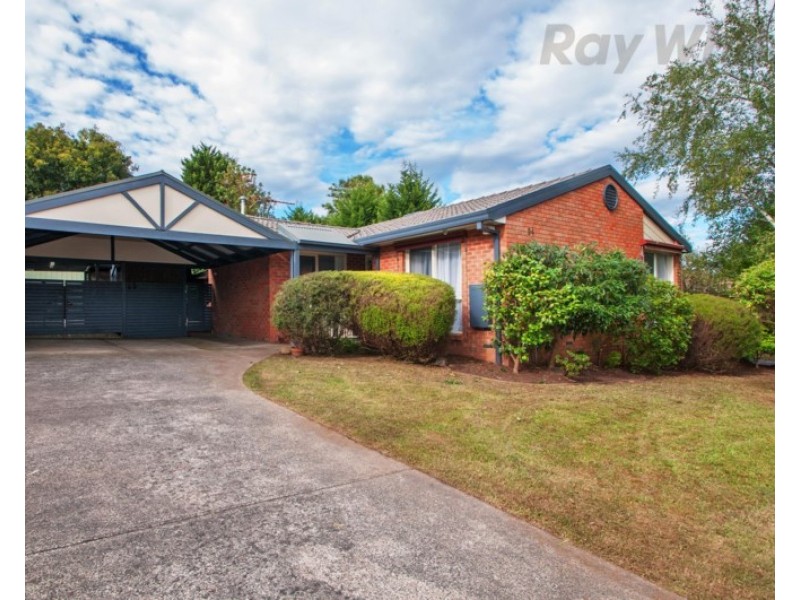 34 AZAROW Circuit, Croydon South VIC 3136