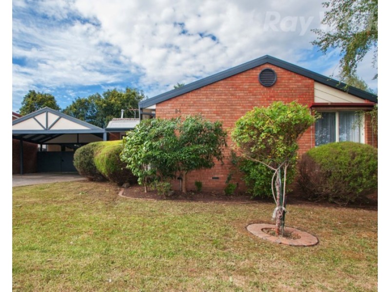 34 AZAROW Circuit, Croydon South VIC 3136