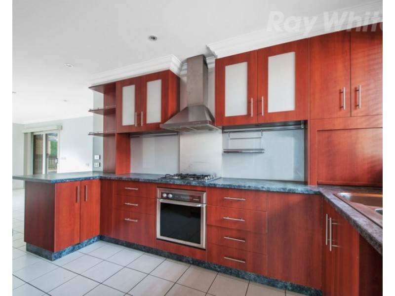 34 AZAROW Circuit, Croydon South VIC 3136