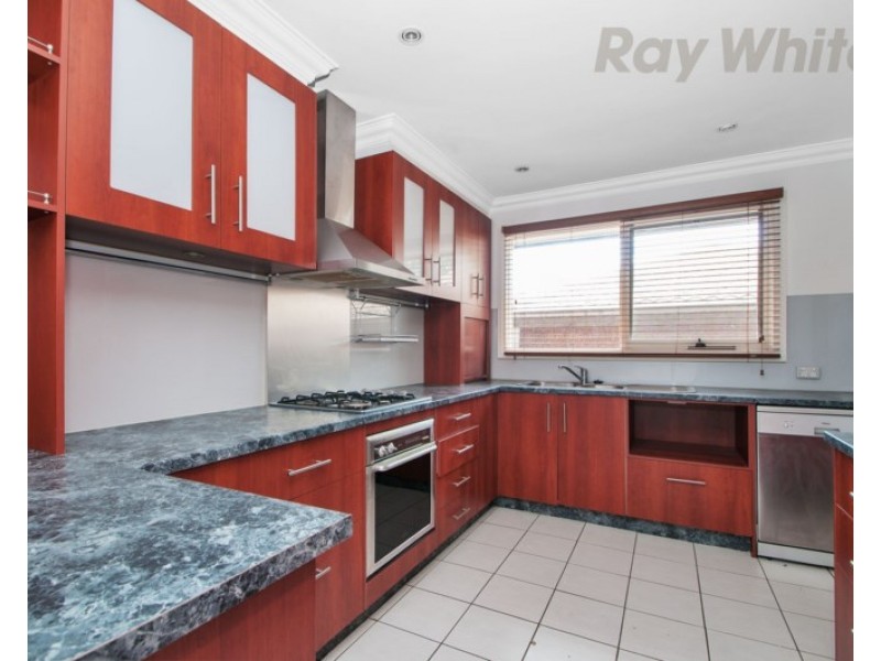 34 AZAROW Circuit, Croydon South VIC 3136