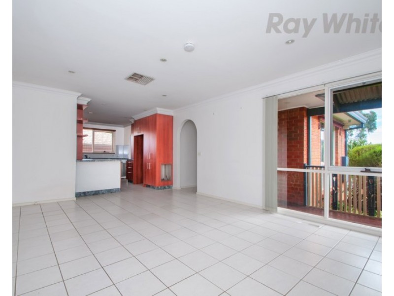 34 AZAROW Circuit, Croydon South VIC 3136