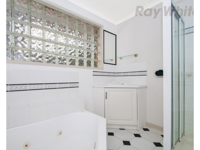 34 AZAROW Circuit, Croydon South VIC 3136