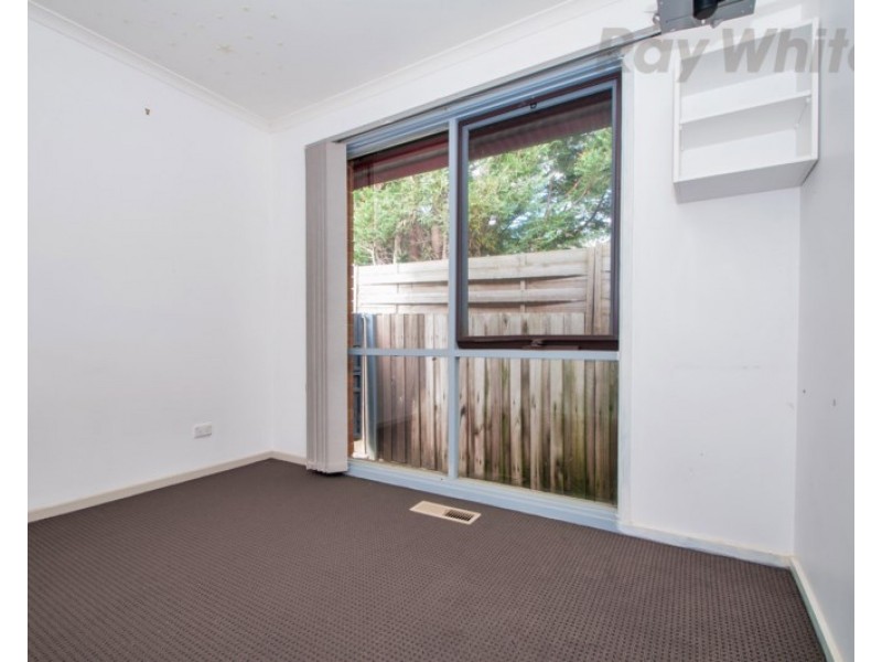 34 AZAROW Circuit, Croydon South VIC 3136