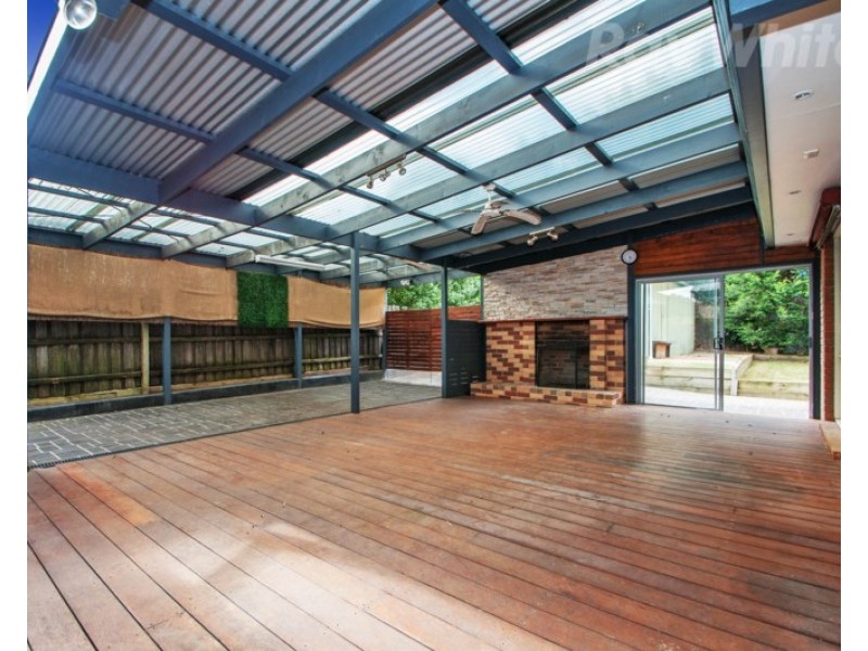 34 AZAROW Circuit, Croydon South VIC 3136