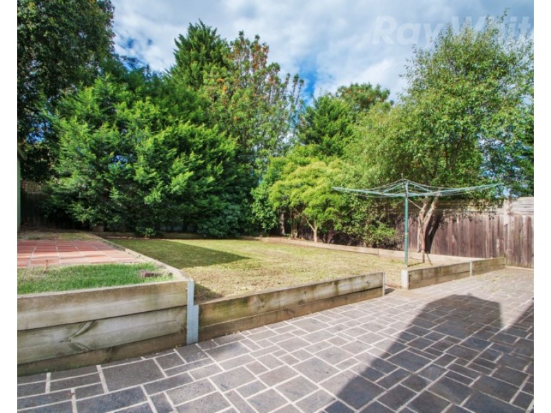 34 AZAROW Circuit, Croydon South VIC 3136