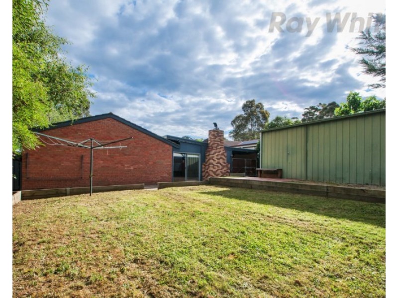 34 AZAROW Circuit, Croydon South VIC 3136