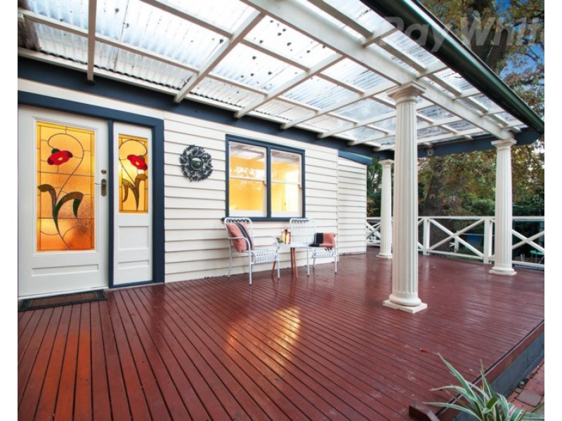 8 TRAWALLA Road, Croydon VIC 3136