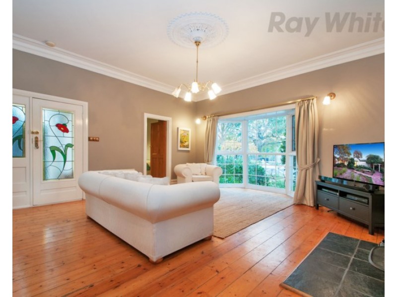 8 TRAWALLA Road, Croydon VIC 3136